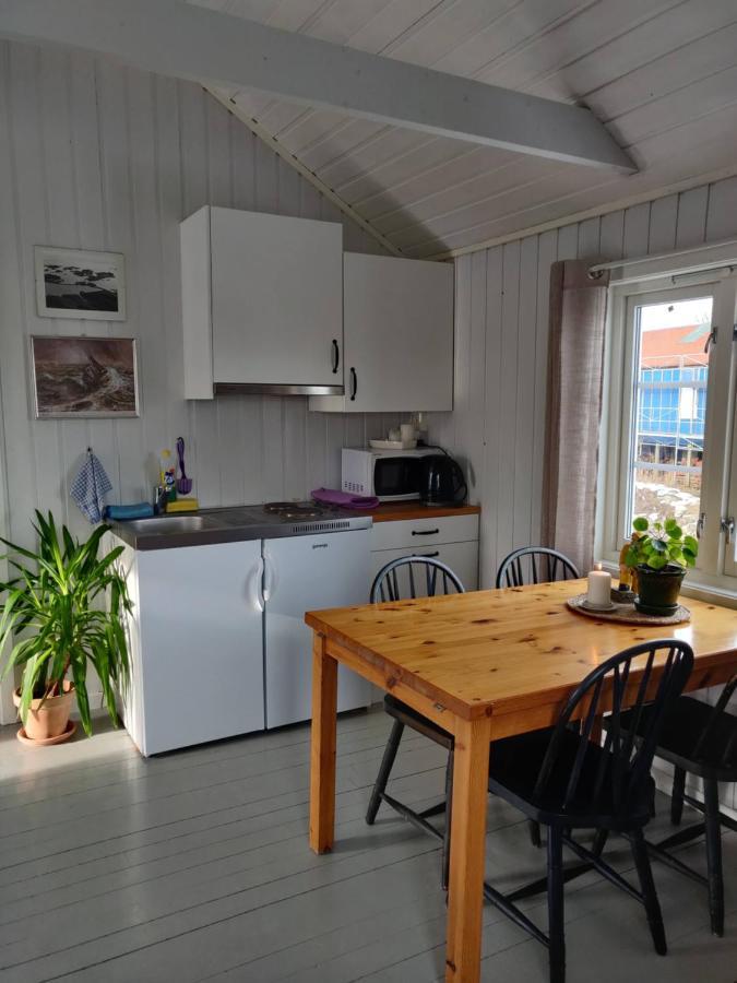 Fiskekrogen Rorbuer Henningsvaer Exterior photo